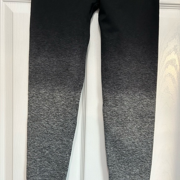 Gymshark ombré leggings. Size large. Like new! - Picture 6 of 9